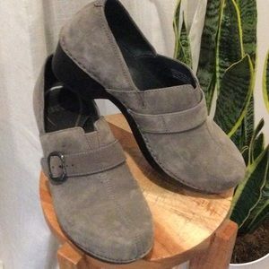 Dansko Gray Suede Clogs sz 38 *Cute & Confy*